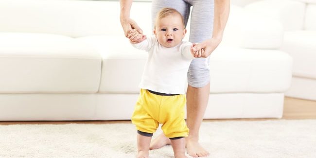 baby-development-3-to-12-months Η βρεφική ανάπτυξη θα πρέπει να ελέγχεται σε τακτικές επισκέψεις στον γενικό σας γιατρό, τον παιδίατρο ή ειδικευμένους νοσηλευτές ή μαίες για τα δύο πρώτα χρόνια της ζωής αλλά και αργότερα έως και το 20 έτος της ηλικίας.