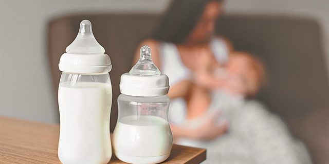 shutterstock_1032775489 Η μαία μας Γεωργία Λεζέ μοιράζεται μαζί σας γνώση και εμπειρία και σας εξηγεί αναλυτικά τα συστατικά που περιέχει το μητρικό γάλα.