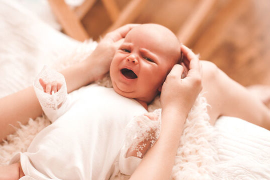 Οι κολικοί είναι ένα σύνηθες φαινόμενο που παρουσιάζεται σε περίπου 1-2 στα 10 νεογέννητα και βρέφη και μπορεί να σας προβληματίσει έντονα σχετικά με την δυνατότητα σας να ανακουφίσετε το μωρό σας τις δύσκολες ώρες του κλάματος.