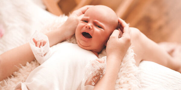 kolikoi-mwrou Οι κολικοί είναι ένα σύνηθες φαινόμενο που παρουσιάζεται σε περίπου 1-2 στα 10 νεογέννητα και βρέφη και μπορεί να σας προβληματίσει έντονα σχετικά με την δυνατότητα σας να ανακουφίσετε το μωρό σας τις δύσκολες ώρες του κλάματος.