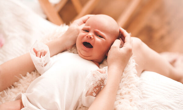 kolikoi-mwrou Οι κολικοί είναι ένα σύνηθες φαινόμενο που παρουσιάζεται σε περίπου 1-2 στα 10 νεογέννητα και βρέφη και μπορεί να σας προβληματίσει έντονα σχετικά με την δυνατότητα σας να ανακουφίσετε το μωρό σας τις δύσκολες ώρες του κλάματος.