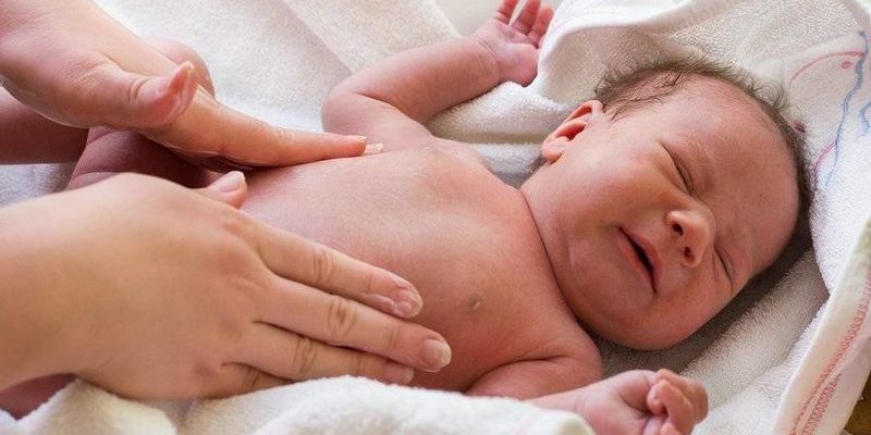 κολικοι Οι κολικοί περιγράφουν μια αλλοπρόσαλη συμπεριφορά του μωρού σας που εκδηλώνεται με έντονο κλάμα από την 3η εβδομάδα της ζωής έως και τον τρίτο μήνα.