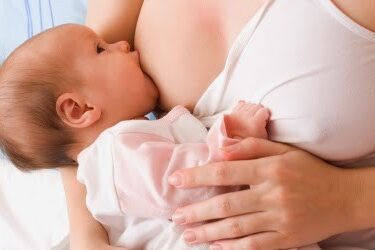 Οι βουλωμένοι γαλακτοφόροι πόροι παρουσιάζονται συχνά στο θηλασμό και ίσως σας προβληματίσουν, είτε κατά τη διάρκεια είτε μεταξύ των θηλασμών.