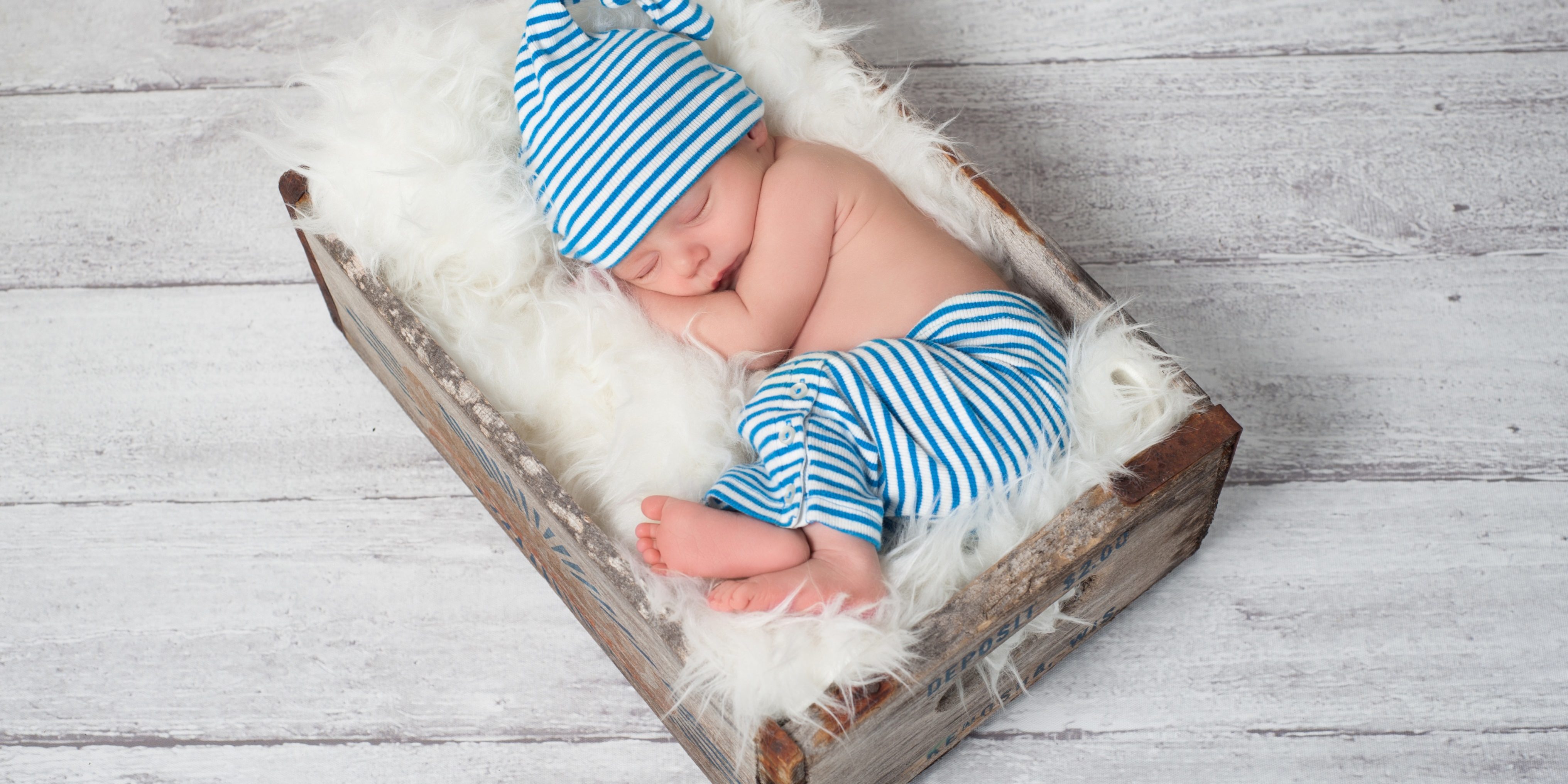 υπνος Το μωρό σας μπορεί να χρησιμοποιήσει με ασφάλεια το δωμάτιό του μετά τον 6 μήνα της ζωής. Για λειτουργικούς, πρακτικούς λόγους αλλά και για κανόνες ασφαλείας.Η μαία μας Γεωργία Λεζέ μοιράζεται μαζί σας όλα τα μυστικά γύρω από την βρεφική φροντίδα. Στο all4baby θα βρείτε τον δικό σας σύμμαχο στην μητρότητα!