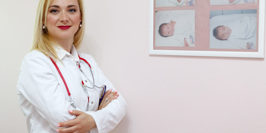 maia-toketos-850×425 Η μαία είναι ένα επάγγελμα που διατηρεί την αξία του μέσα στους αιώνες καθώς η βοήθεια και η συμβολή της στην μητρότητα αξιολογείται σημαντική από τις νέες μητέρες.