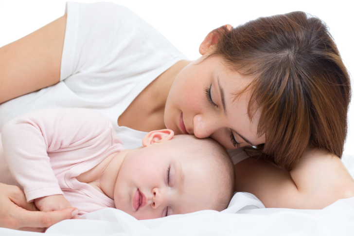 Οι γυναίκες που κοιμούνται στο ίδιο κρεβάτι με το μωρό τους (συγκοίμηση) αυξάνουν τις πιθανότητες επιτυχίας του θηλασμού.