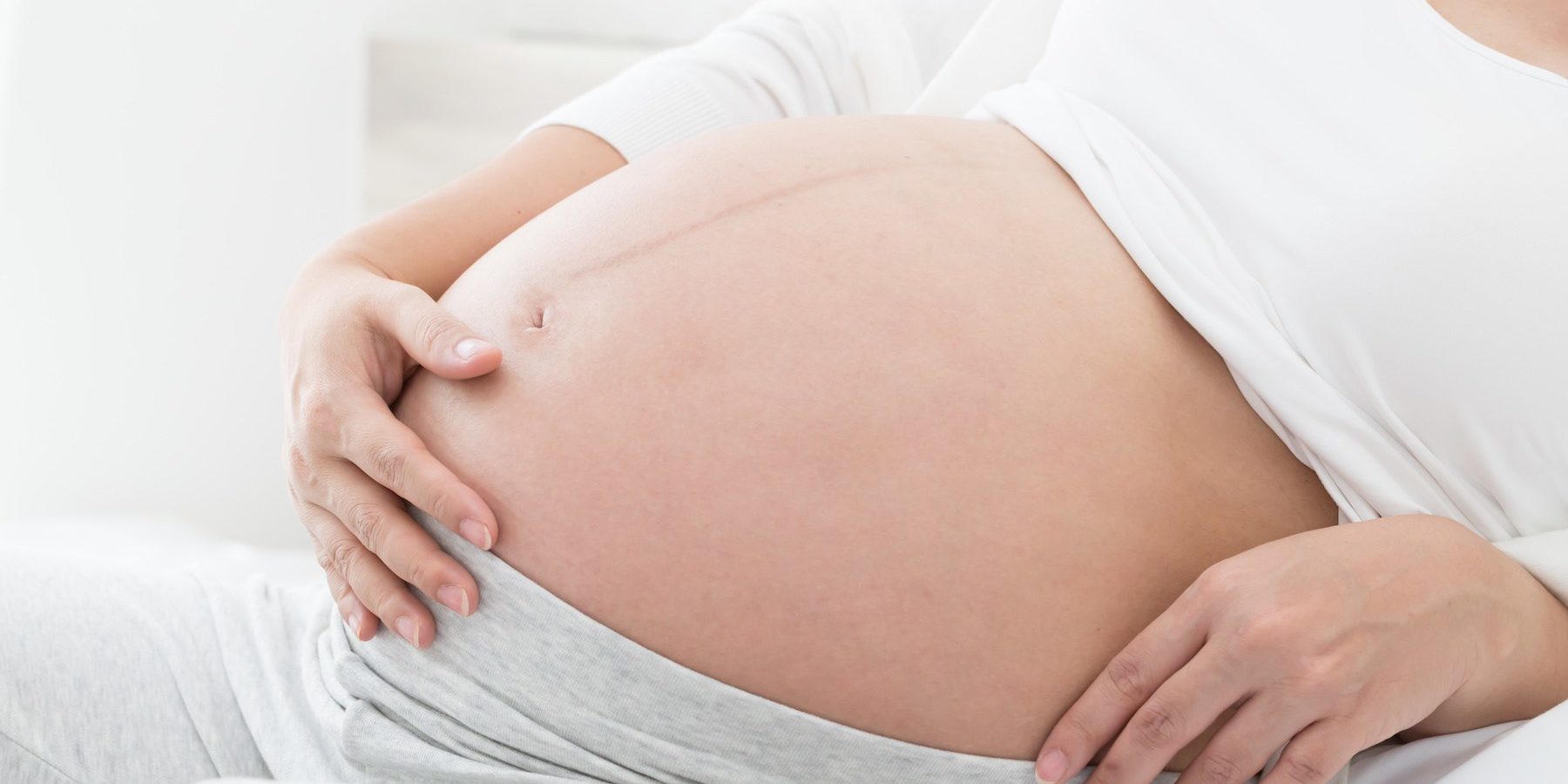 Contractions stomach of pregnant women Η αυχενική διαφάνεια είναι μία από τις πιο σημαντικές εξετάσεις. Γίνεται κατά τη διάρκεια της κύησης για τη διάγνωση πιθανών ανωμαλιών του εμβρύου.