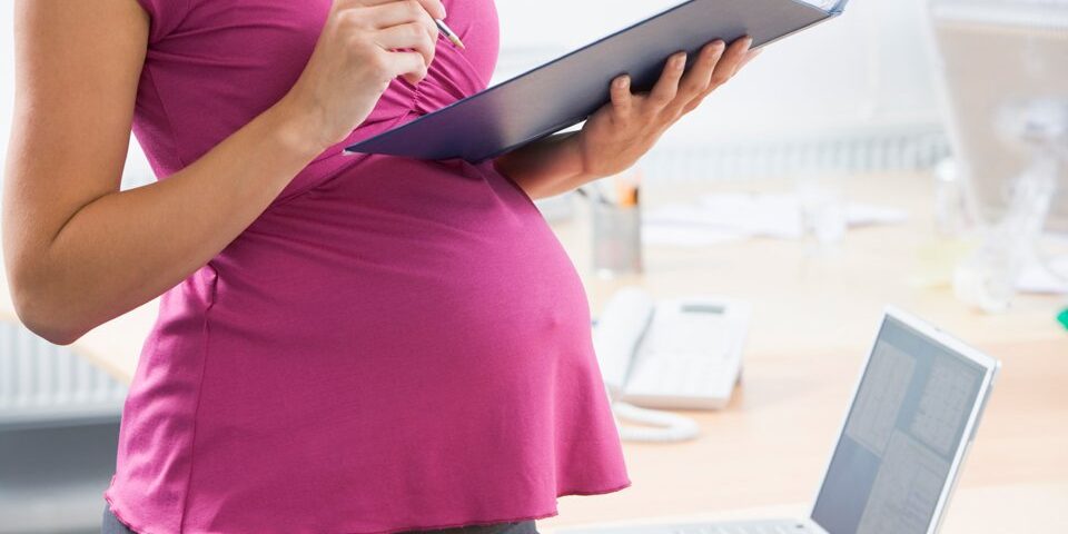 pregnant1 Στο σύνολό τους η εγκυμοσύνη και ο τοκετός είναι από τα πιο σημαντικά και υπέροχα κεφάλαια στη ζωή του ζευγαριού.