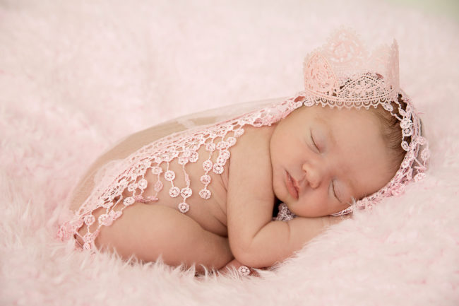 gtmasaz Το βρεφικό μασάζ σας βοηθά να επικοινωνήσετε με το μωρό σας με οφέλη για την υγεία του. Η μαία και εκπαιδεύτρια βρεφικού μασάζ Γεωργία Λεζέ σας ενημερώνει.