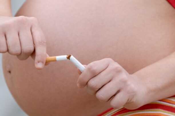 Το κάπνισμα αποτελεί μια πολύ διαδεδομένη κοινωνική συνήθεια αρκετά δημοφιλής στο δυτικό κόσμο τόσο στους άνδρες όσο και τις γυναίκες.