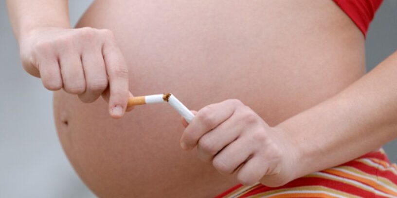 021115-1 Το κάπνισμα αποτελεί μια πολύ διαδεδομένη κοινωνική συνήθεια αρκετά δημοφιλής στο δυτικό κόσμο τόσο στους άνδρες όσο και τις γυναίκες.