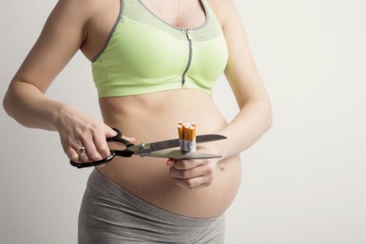 Το κάπνισμα αποτελεί μια πολύ διαδεδομένη κοινωνική συνήθεια ατόσο στους άνδρες όσο και τις γυναίκες. Η μαία μας Γεωργία Λεζέ σας προτείνει εναλλακτικούς τρόπους για να κόψετε το κάπνισμα στην εγκυμοσύνη.