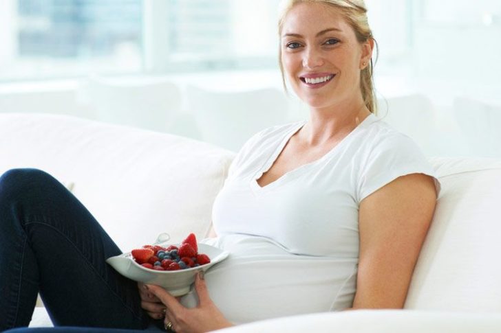 Ποιες τροφές απαγορεύονται στην εγκυμοσύνη; Η μαία Γεωργία Λεζέ μοιράζεται γνώση και εμπειρία σχετικά με όσες τροφές που πρέπει να αποφεύγετε στην κύηση.