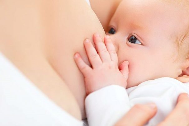 Μέσα από το μητρικό θηλασμό είναι συνήθως επαρκής η ανάπτυξη του μωρού σας. Υπάρχουν όμως και περιπτώσεις που δεν είναι ικανοποιητικός.